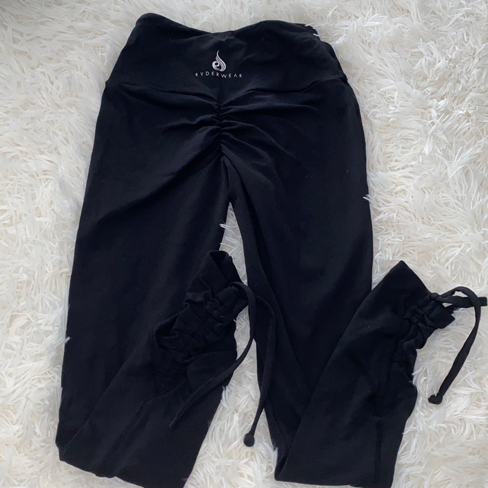 RYDER WEAR BLACK SCRUNCH BUM LEGGING